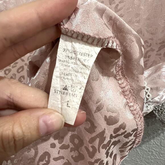 Blush Pink Short Sleeve Leopard Satin Peplum Blouse Lace Detail Large - Picture 4 of 4